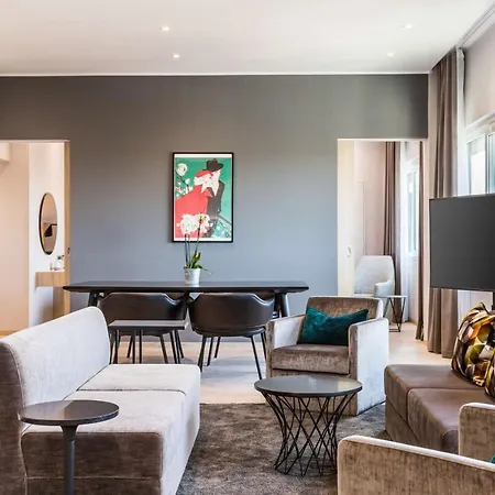 מלון Radisson Blu Conference Hotel, 4*