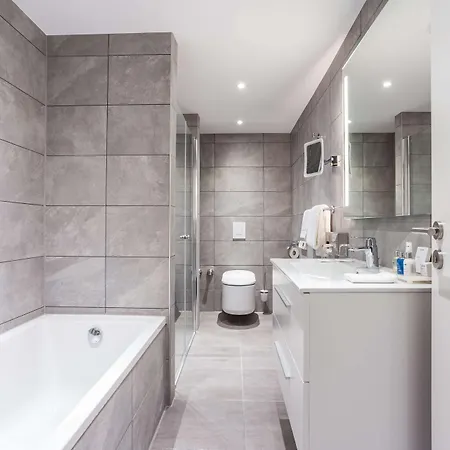 Radisson Blu Conference Hotel, Ξενοδοχείο 4*